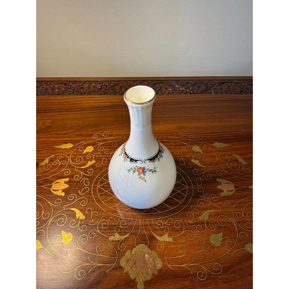 Vintage Wedgwood Osborne Bud Vase with‎ Box